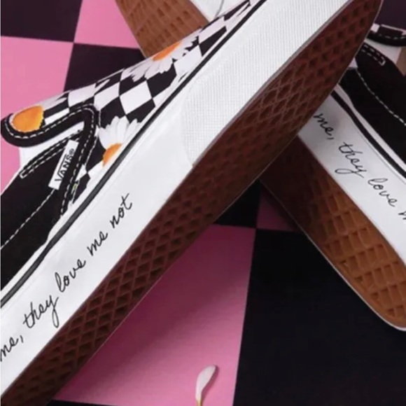 Vans Women’s Classic Slip-On  "Love Me/Love Me Not" Checker Daisy  VN0A5JMHB0B - Picture 10 of 11